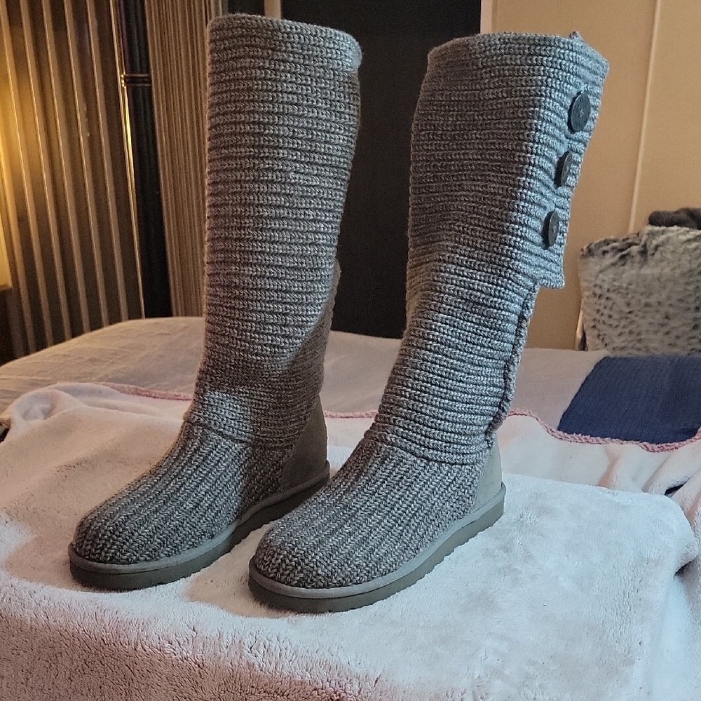 UGG Gray Winter Boots Cozy Knit Design